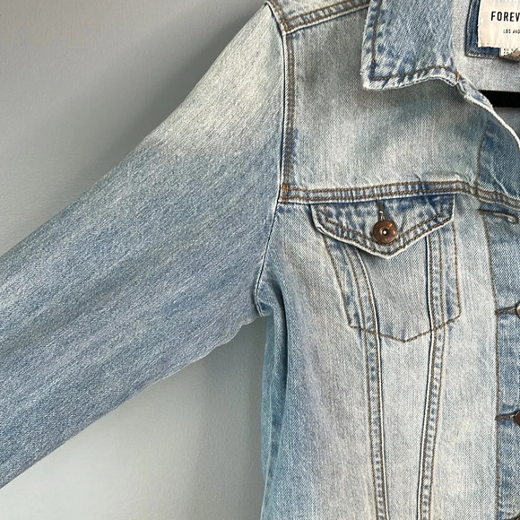 FOREVER 21 Blue Light Wash Denim Jean Jacket Cotton Trucker Cropped Western S - Picture 4 of 11